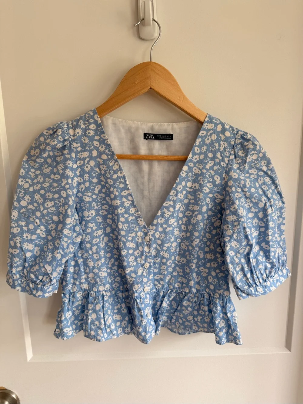 ZARA Light Blue Floral V-Neck Puff Sleeve Peplum Top